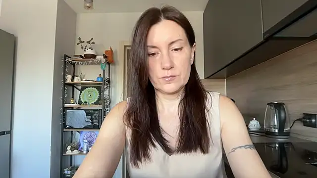 Snapshot of jainesummer chatting on 10.08.25 jainesummer online show from 10.08.25