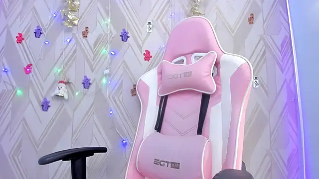 alanaflores  online show from 12.21.24