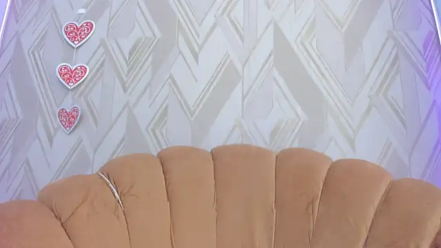 alanaflores  online show from 02.10.25
