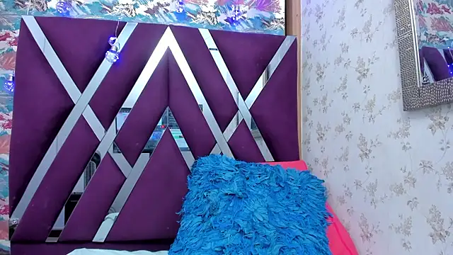 alanaflores  online show from 03.07.25