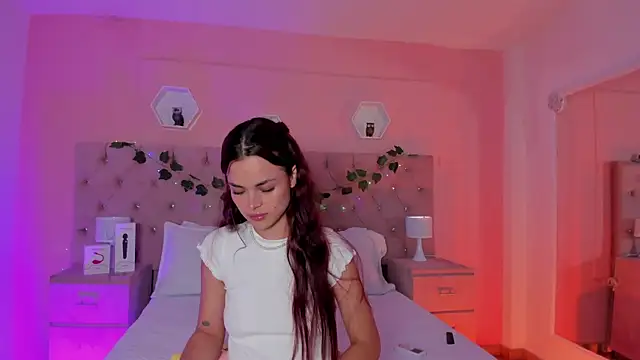 HannaRhodes online show from 01.16.25