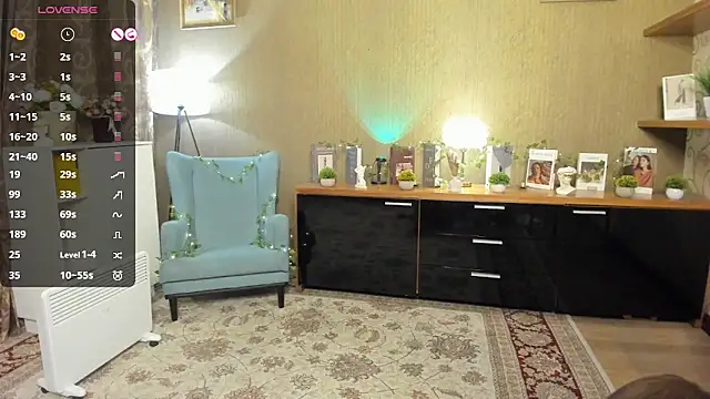 Snapshot of DarleneHatt chatting on 10.05.25 DarleneHatt online show from 10.05.25