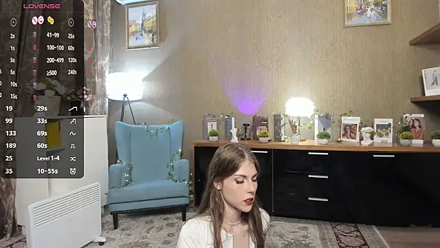 Snapshot of DarleneHatt chatting on 10.05.25 DarleneHatt online show from 10.05.25