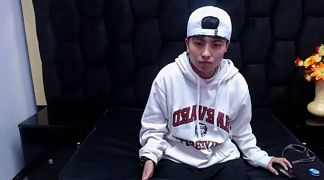 Snapshot of Im_Mathias chatting on 12.27.24 Im Mathias online show from 12.27.24