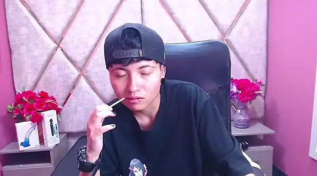 Snapshot of Im_Mathias chatting on 02.05.25 Im Mathias online show from 02.05.25