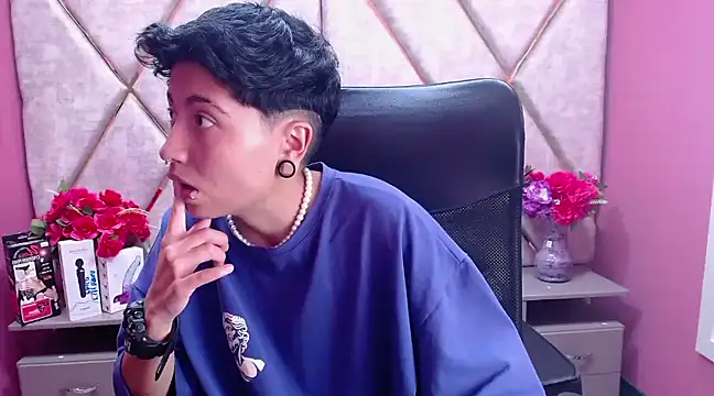 Snapshot of Im_Mathias chatting on 02.14.25 Im Mathias online show from 02.14.25