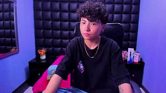 Snapshot of Im_Mathias chatting on 10.25.25 Im Mathias online show from 10.25.25