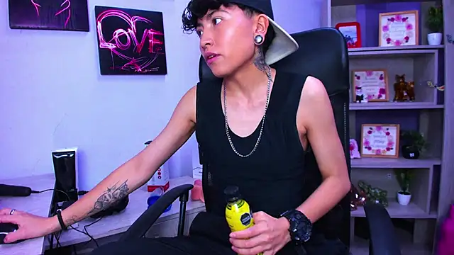 Snapshot of Im_Mathias chatting on 10.29.25 Im Mathias online show from 10.29.25