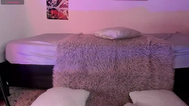 Snapshot of Luna-Chann chatting on 10.31.25 Luna-Chann online show from 10.31.25