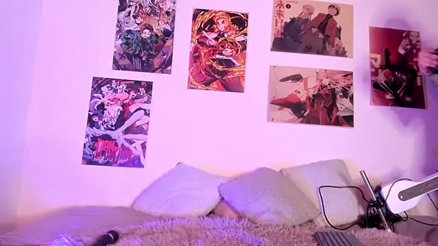 Snapshot of Luna-Chann chatting on 11.04.25 Luna-Chann online show from 11.04.25