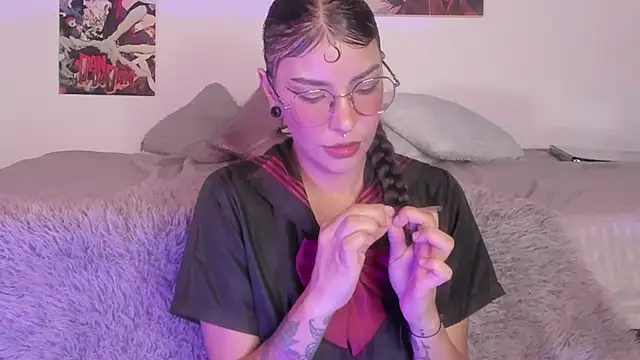 Snapshot of Luna-Chann chatting on 11.05.25 Luna-Chann online show from 11.05.25