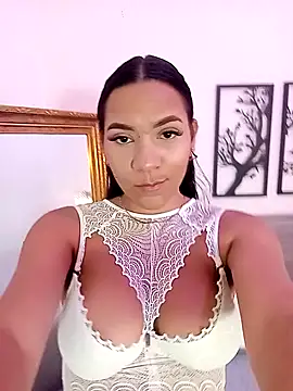 AmaraVelez online show from 01.08.25