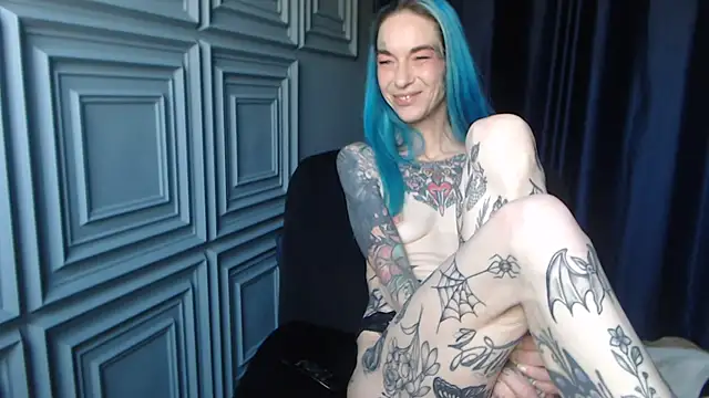 Snapshot of RavenryderUK chatting on 04.23.26 RavenryderUK online show from 04.23.26
