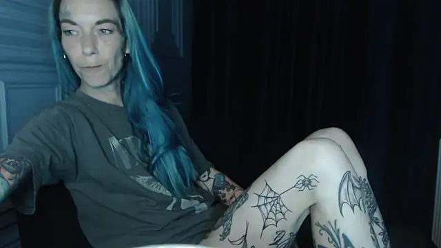 Snapshot of RavenryderUK chatting on 05.27.26 RavenryderUK online show from 05.27.26