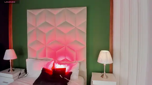 scarlet hill online show from 10.31.25