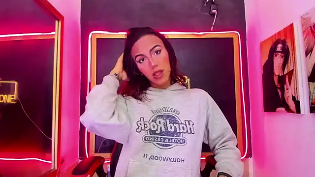 Isabella stanford2 online show from 10.18.25