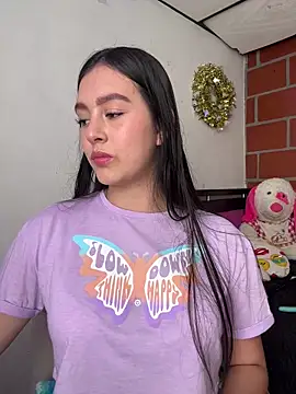 Snapshot of kanne_mia chatting on 02.01.25 kanne mia online show from 02.01.25