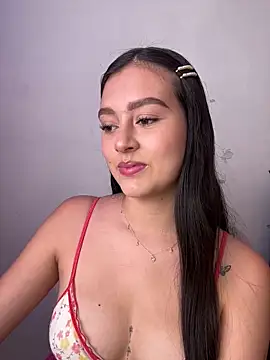 Snapshot of kanne_mia chatting on 02.05.25 kanne mia online show from 02.05.25