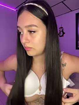 Snapshot of kanne_mia chatting on 03.17.25 kanne mia online show from 03.17.25