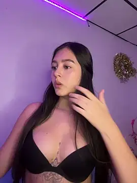 Snapshot of kanne_mia chatting on 03.23.25 kanne mia online show from 03.23.25