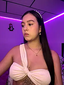 Snapshot of kanne_mia chatting on 10.15.25 kanne mia online show from 10.15.25