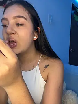 Snapshot of kanne_mia chatting on 11.07.25 kanne mia online show from 11.07.25