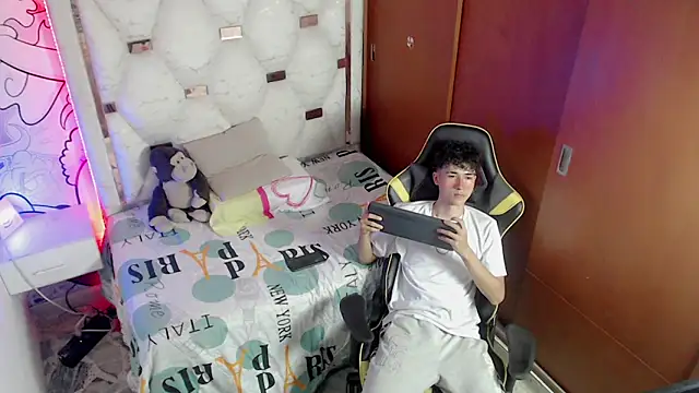 johnny cagee online show from 11.15.25