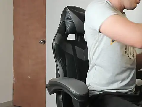 Snapshot of leo030809 chatting on 02.14.26 leo030809 online show from 02.14.26