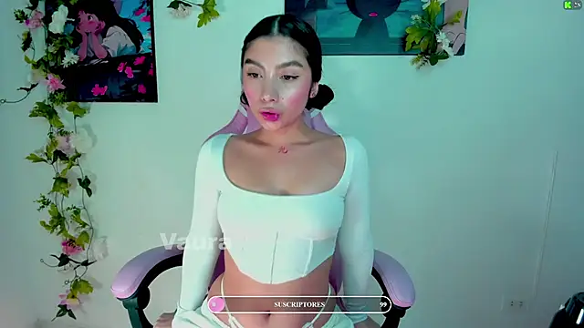 Snapshot of vaura_ chatting on 03.21.25 vaura online show from 03.21.25