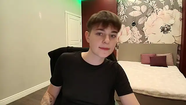 EmiliaYours online show from 09.29.25