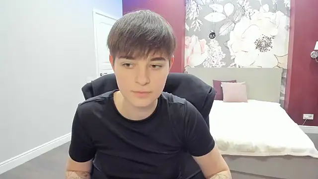 EmiliaYours online show from 11.25.25