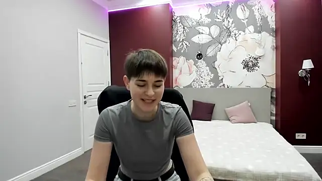 EmiliaYours online show from 03.06.26