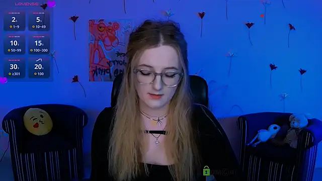 Snapshot of luna_berryy chatting on 04.22.26 luna berryy online show from 04.22.26