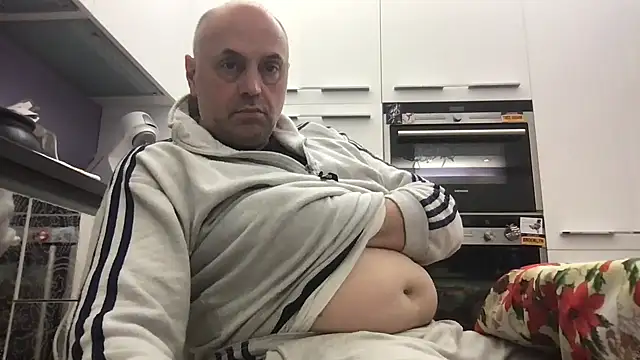 Snapshot of pantomax chatting on 12.13.24 pantomax online show from 12.13.24