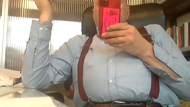 Snapshot of pantomax chatting on 12.18.24 pantomax online show from 12.18.24