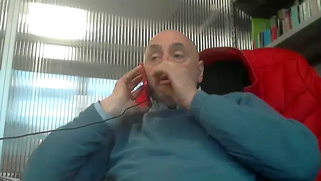 Snapshot of pantomax chatting on 12.31.24 pantomax online show from 12.31.24