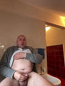 Snapshot of pantomax chatting on 12.31.24 pantomax online show from 12.31.24