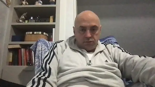 Snapshot of pantomax chatting on 01.04.25 pantomax online show from 01.04.25