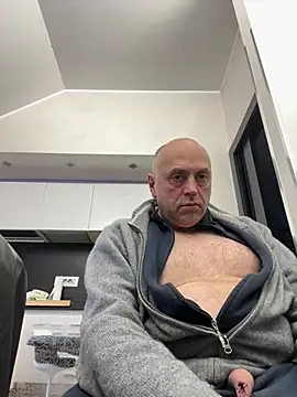 Snapshot of pantomax chatting on 02.14.25 pantomax online show from 02.14.25