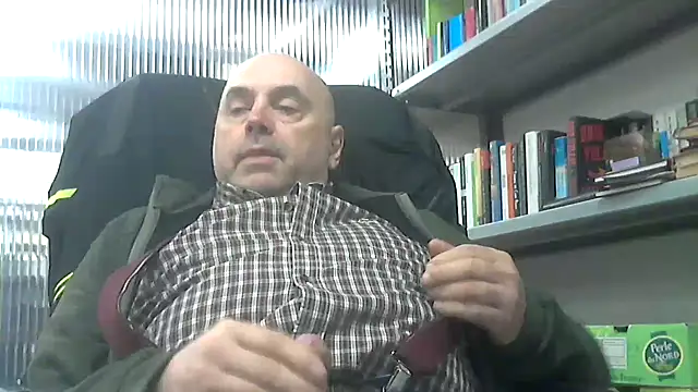 Snapshot of pantomax chatting on 03.11.25 pantomax online show from 03.11.25