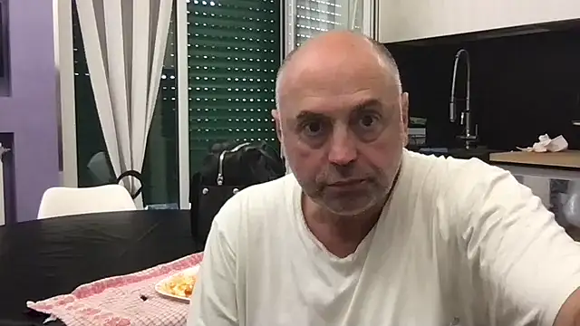 Snapshot of pantomax chatting on 09.22.25 pantomax online show from 09.22.25