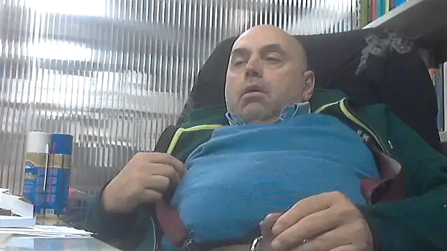 Snapshot of pantomax chatting on 11.12.25 pantomax online show from 11.12.25