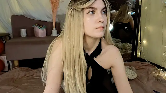 LilluCooper online show from 03.11.25