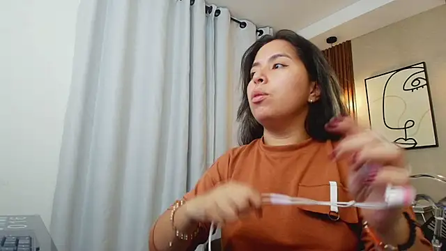 Sharlotte Milk online show from 09.15.25