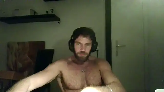 alpha-hunk online show from 10.25.25