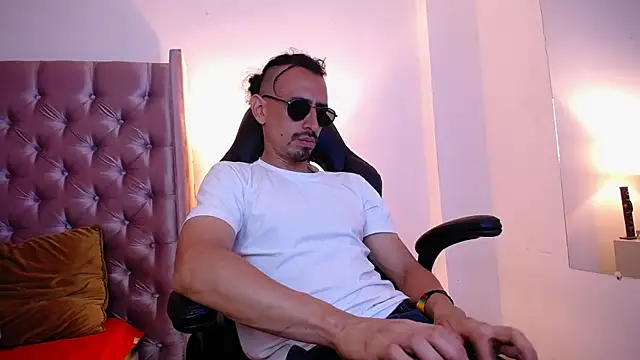 Sr Magnus  online show from 10.06.25