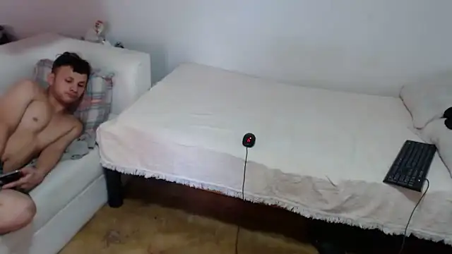 dani07- online show from 03.15.25