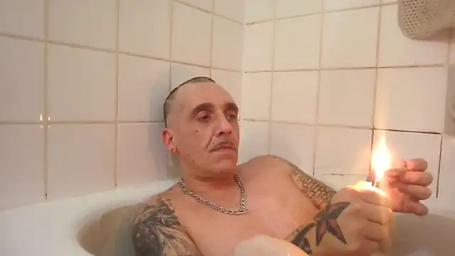 Snapshot of CandiedPompano chatting on 10.01.25 CandiedPompano online show from 10.01.25