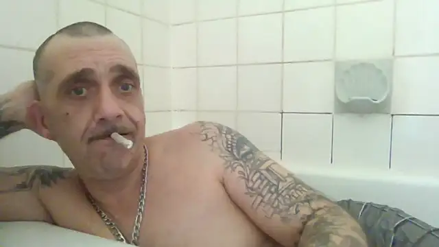 Snapshot of CandiedPompano chatting on 10.02.25 CandiedPompano online show from 10.02.25