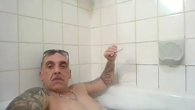 Snapshot of CandiedPompano chatting on 10.14.25 CandiedPompano online show from 10.14.25